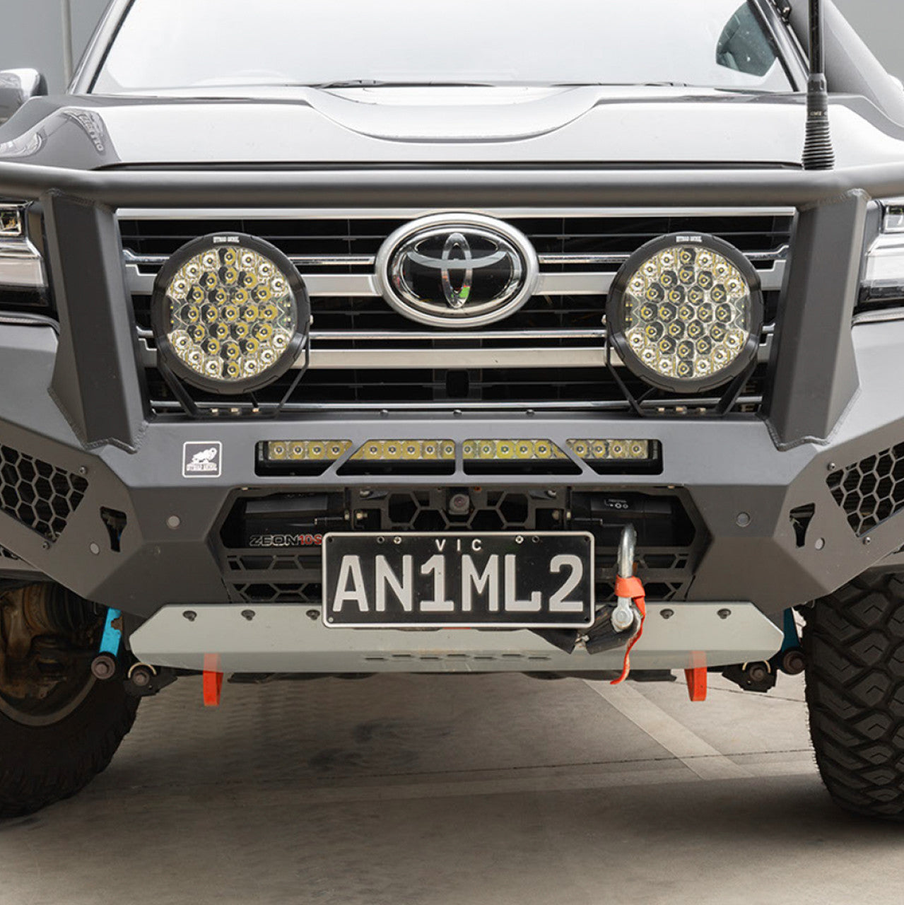 OFFROAD ANIMAL TORO BULLBAR - TOYOTA LC300 2021+