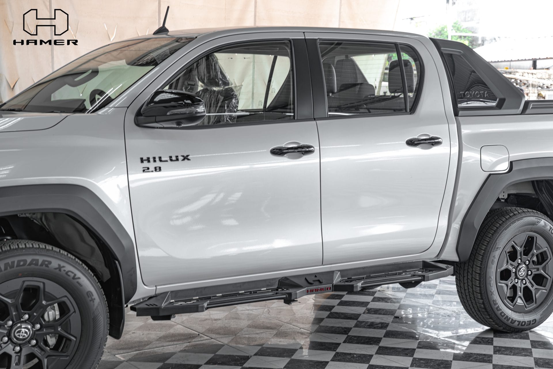 HAMER 4X4 SHADOW SIDE STEPS - TOYOTA HILUX N90 2026+