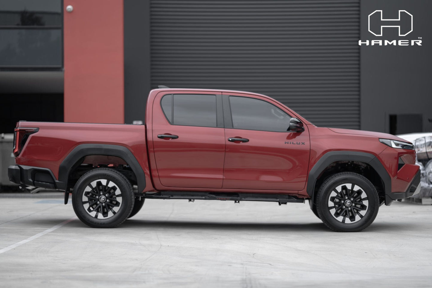 HAMER 4X4 SHADOW SIDE STEPS - TOYOTA HILUX N90 2026+